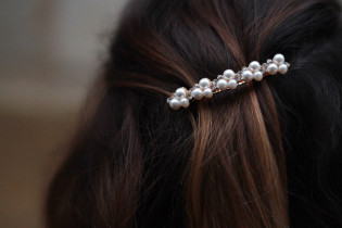 Barrette Inès perles blanches et Strass Argentés 2