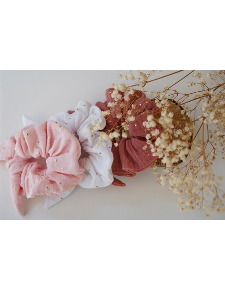 scrunchie bow Ivy White with gold polka dots