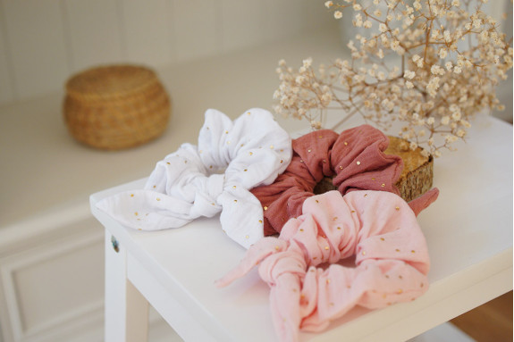 Chouchou Noeud Ivy Blanc à pois dorés