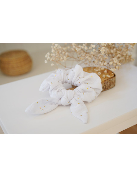 scrunchie bow Ivy White with gold polka dots