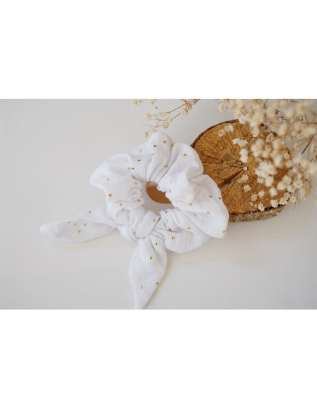 scrunchie bow Ivy White with gold polka dots