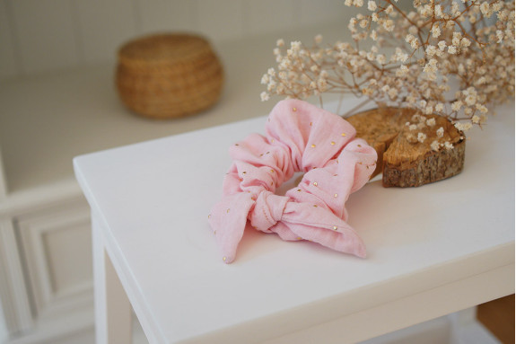 scrunchie bow Ivy Rose Tea with gold polka dots