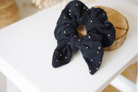 scrunchie bow Ivy Black with gold polka dots