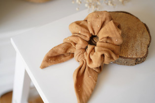 scrunchie bow Ivy Camel with gold polka dots