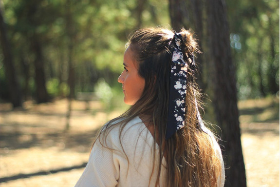 Foulard Alice Noir à fleurs