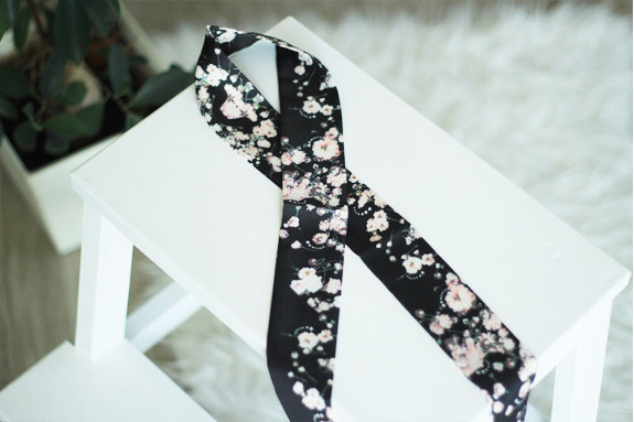 Foulard Alice Noir à fleurs