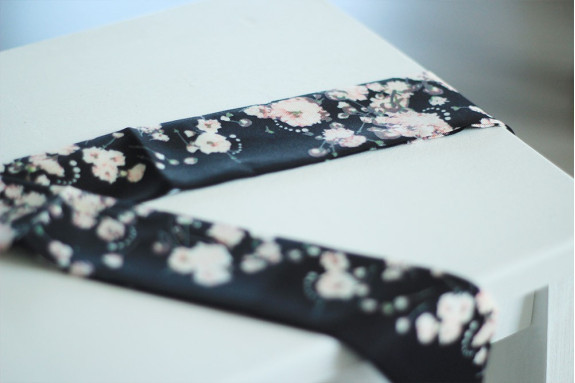 Foulard Alice Noir à fleurs