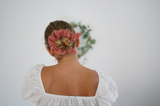 scrunchie bow Ivy Rose Marsala with gold polka dots 2