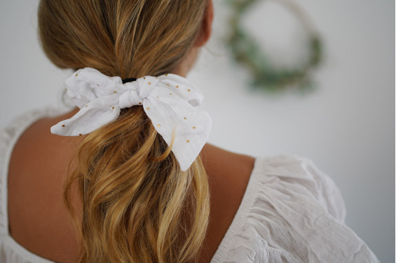 Chouchou Noeud Ivy Blanc à pois dorés