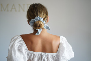 scrunchie bow Ivy Ice Blue with gold polka dots 2