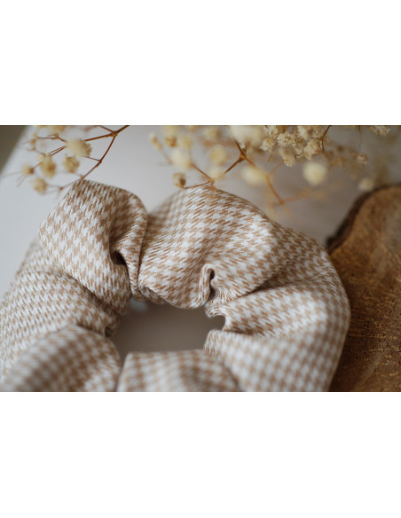 Tamara scrunchie with Beige and White Houndstooth Print