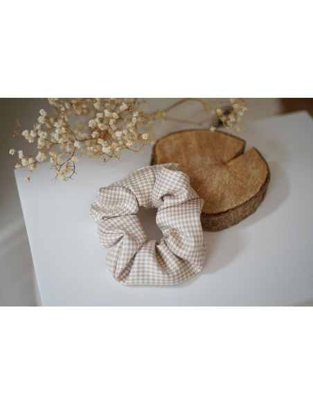 Tamara scrunchie with Beige and White Houndstooth Print