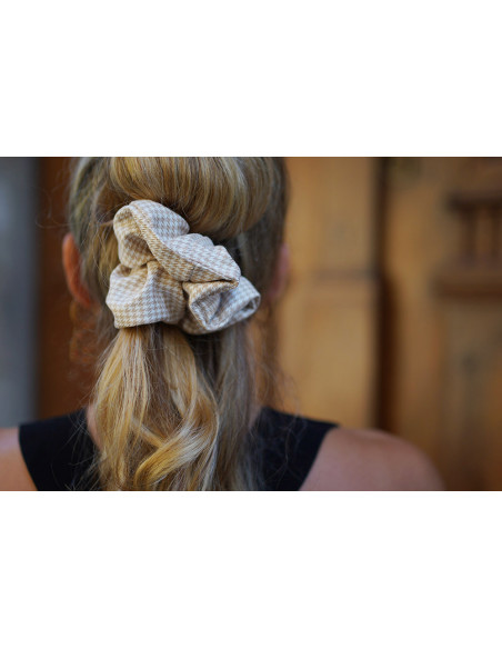 Tamara scrunchie with Beige and White Houndstooth Print