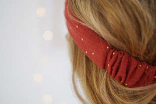 headband Lina Tomette with golden polka dots 2