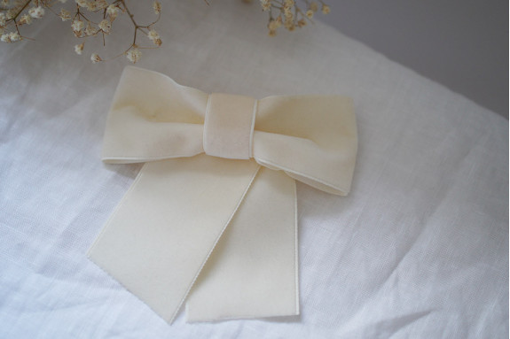 hair clip bow Alma Velvet Ecru