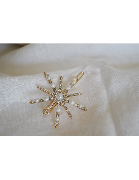 Barrette Aurore étoile dorée perles nacrées et strass argentés