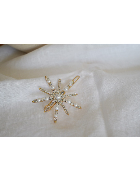 Barrette Aurore étoile dorée perles nacrées et strass argentés
