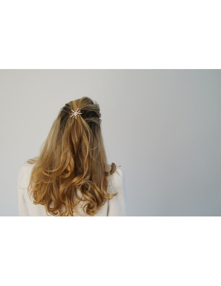 Barrette Aurore étoile dorée perles nacrées et strass argentés