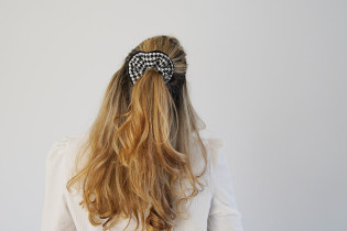 Béthanie Black and White Houndstooth Print Scrunchie 2