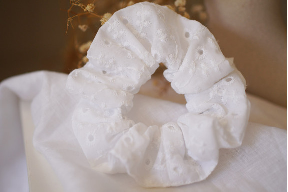 scrunchie Como Broderie Anglaise Foliage