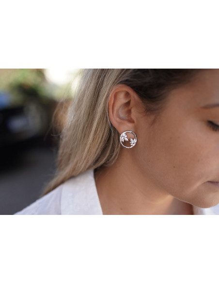 Boucles d’Oreilles Calista Argentées Rondes à Feuillages