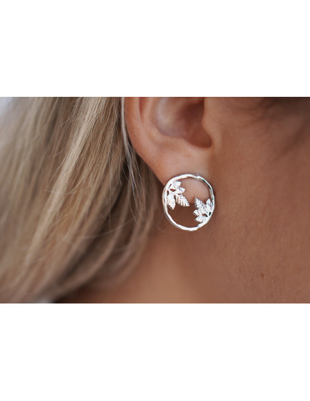 Boucles d’Oreilles Calista Argentées Rondes à Feuillages