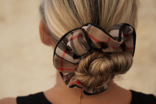 Austin scrunchie Burburry print 2