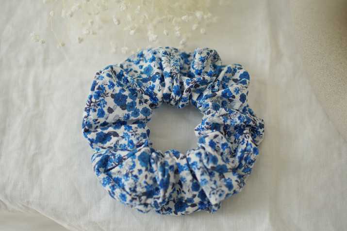 Chouchou Mathis Imprimé Fleuri Bleu et Blanc