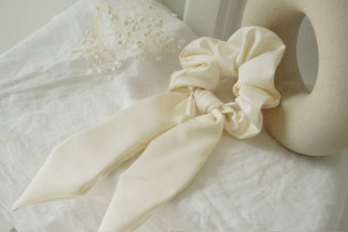 scrunchie Ribbon Witness Satin Ecru