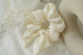 scrunchie bow Bridle Satin Ecru