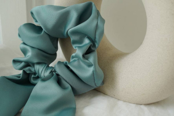 Chouchou Ruban Witness Satin Vert Sauge