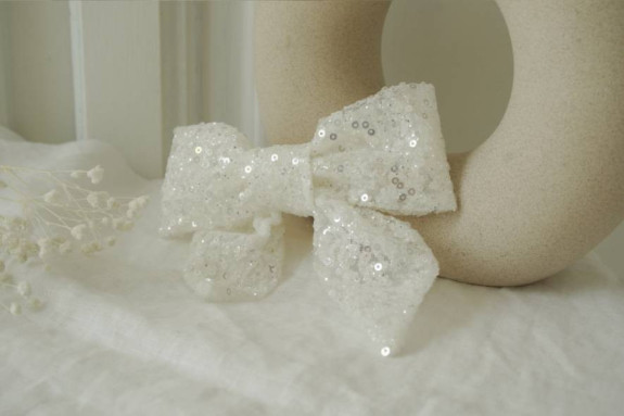 Barrette Noeud Lovely Sequins Blancs