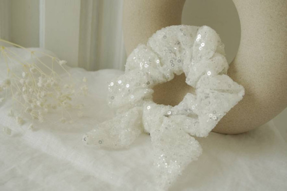 Chouchou Noeud Queen Sequins Blancs