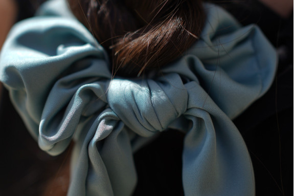 Chouchou Ruban Witness Satin Vert Sauge