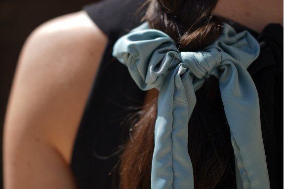 Chouchou Ruban Witness Satin Vert Sauge