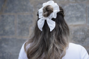 scrunchie bow Mary White Iridescent 2