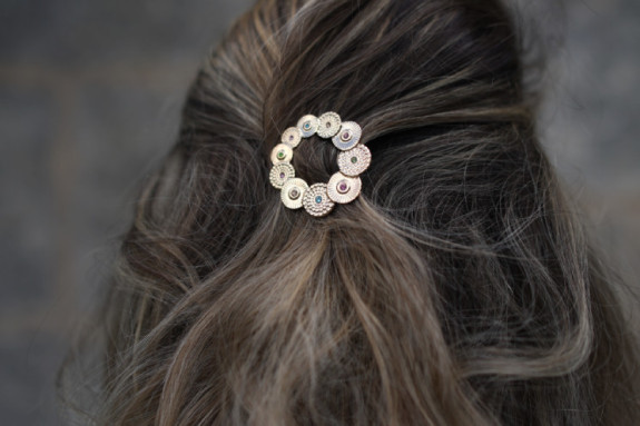 Barrette Anaïs Ronde Dorée à strass colorés