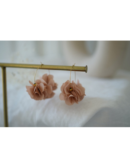 Boucles d'Oreilles Yara Créoles Fleuries Beige Rosé