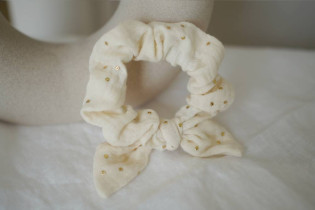 scrunchie bow kids Lou Ecru and gold 2