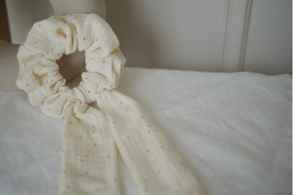 Chouchou Ruban Lina Écru à pois dorés