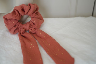 Chouchou Ruban Lina Rose Marsala à pois dorés