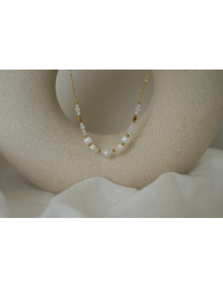 Collier Nahia Maille Fine perles dorées, nacrées et rose nude