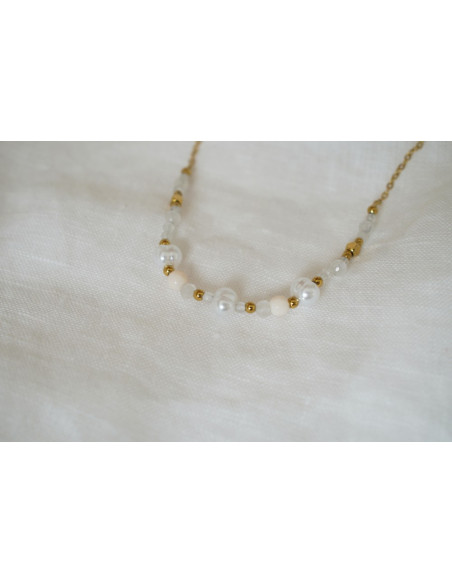 Collier Nahia Maille Fine perles dorées, nacrées et rose nude