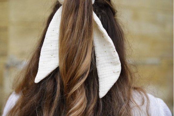 Chouchou Ruban Lina Écru à pois dorés