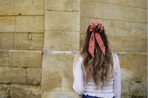 Chouchou Ruban Lina Rose Marsala à pois dorés