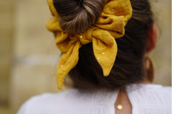 Chouchou Noeud Ivy Jaune Moutarde à Pois Dorés