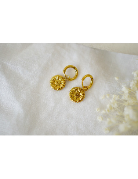 Boucles d’oreilles Augustine dorées motif marguerite | Bijou floral