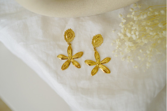 Célestine gold flower dangling earrings