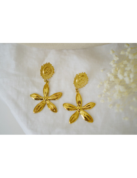 Célestine gold flower dangling earrings