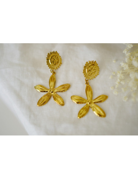 Célestine gold flower dangling earrings